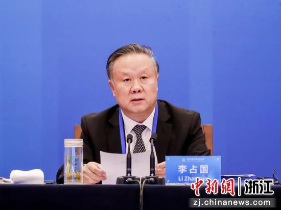 李占国在数字经济法治论坛作主旨发言。浙江高院 供图