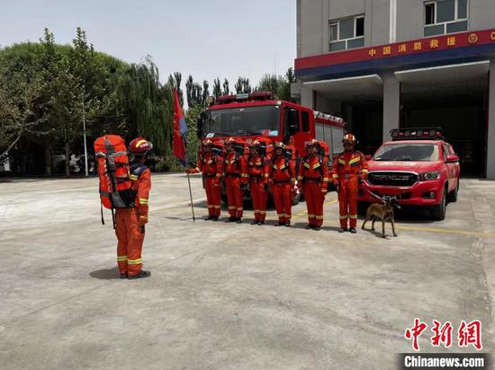 8日，新疆和田地区皮山县发生5.3级地震，当地消防救援力量已集结待命。　王雪莲　摄
