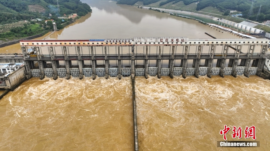 柳州紅花水電站開閘放水迎新一輪降雨