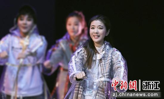 越剧《钱塘里》的演出现场。杭州市演艺业协会供图