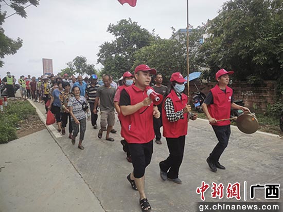 演练有序转移安置低洼受灾民众。 合浦县委宣传部供图