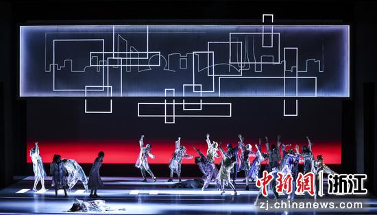 “小百花”第一部现实题材越剧《钱塘里》。杭州市演艺业协会供图