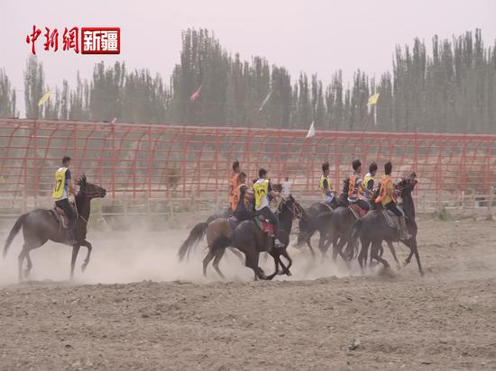 马背上的速度与激情 新疆和田市赛区选拔赛人气旺
