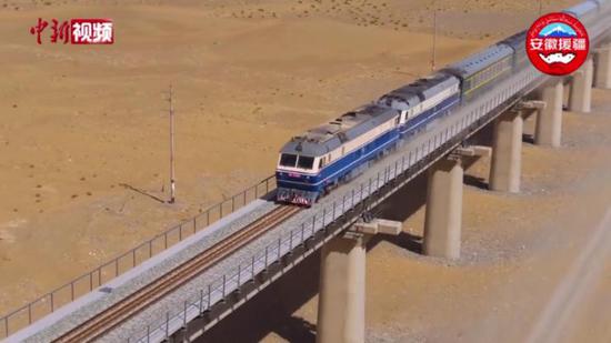 新疆和若鐵路開通運營 世界上首個沙漠鐵路環線貫通