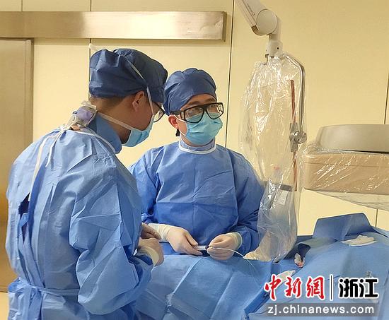 曾先生接受手术。浙江省人民医院 供图