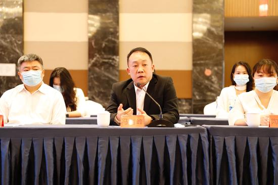 大龙网集团董事长冯剑峰致辞。