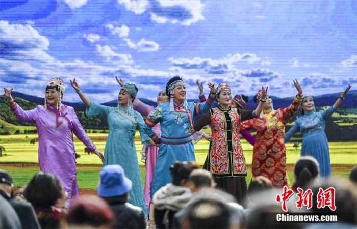 　　2022年3月8日，新疆烏魯木齊市舉辦慶?！叭恕眹H勞動婦女節活動。中新社記者 劉新 攝

