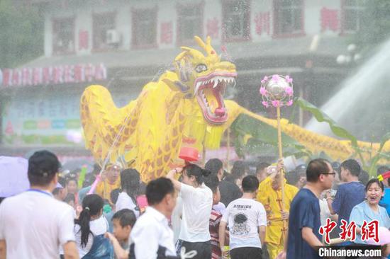 貴州劍河：水龍狂歡活動歡度“六月六”