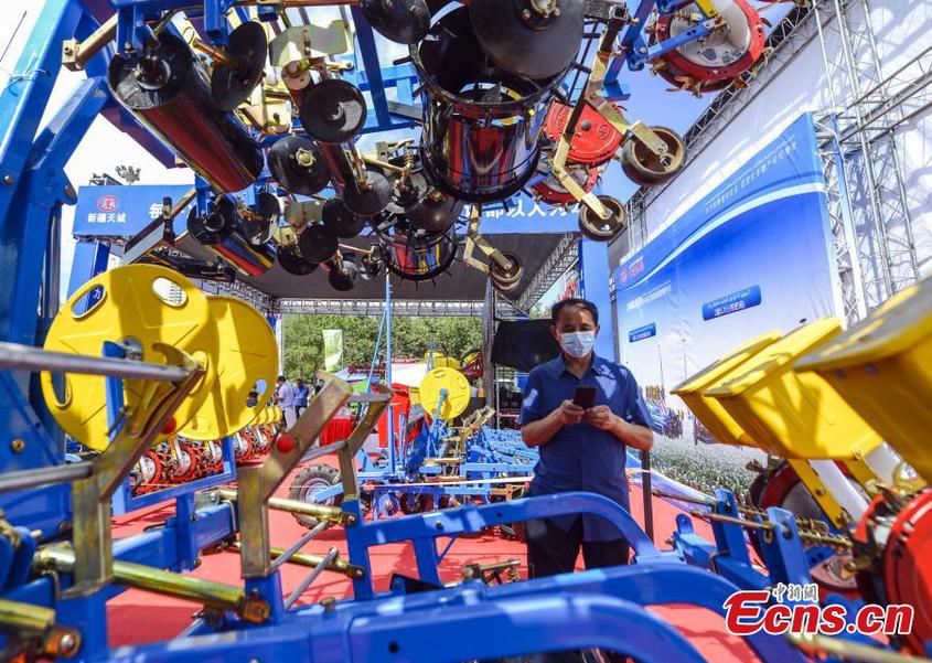 An agricultural machinery is on display at the 2022 Agricultural Machinery Expo in Urumqi, northwest China's Xinjiang Uyghur Autonomous Region, July 3, 2022. (Photo: China News Service/Liu Xin)

