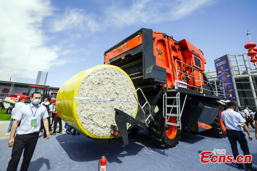 A cotton picker is on display at the 2022 Agricultural Machinery Expo in Urumqi, northwest China's Xinjiang Uyghur Autonomous Region, July 3, 2022. (Photo: China News Service/Liu Xin)  The 2022 Agricultural Machinery Expo will be held at Xinjiang International Convention and Exhibition Center in Urumqi from July 3 to 5. A total of 350 agricultural machinery enterprises from home and abroad will attend the exhibition, displaying more than 5,000 varieties of agricultural machinery products.