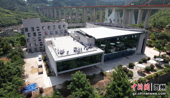 中国峡谷大桥研学实践教育基地迎来升级改造后首批大规模学员