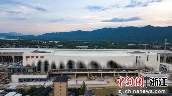 俯瞰桐庐东站。 高天峰 供图