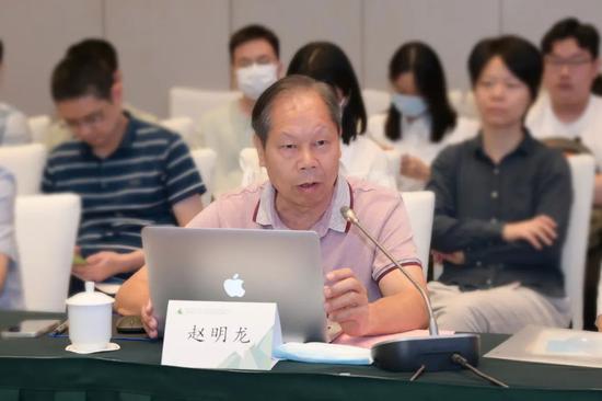 广西社会科学院铸牢中华民族共同体意识研究基地首席专家赵明龙作主旨发言