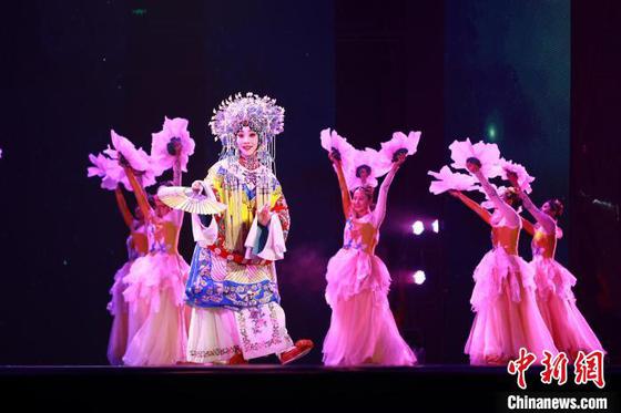 “歡歌起舞迎盛會”援疆主題演出在天津舉行