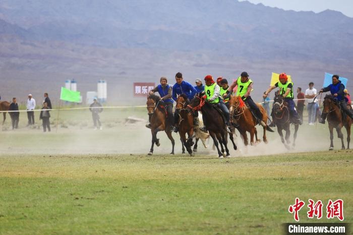 新疆托克逊县哈萨克风情文化旅游节开幕
