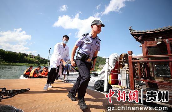 贵州丹寨：水上应急救援演练忙