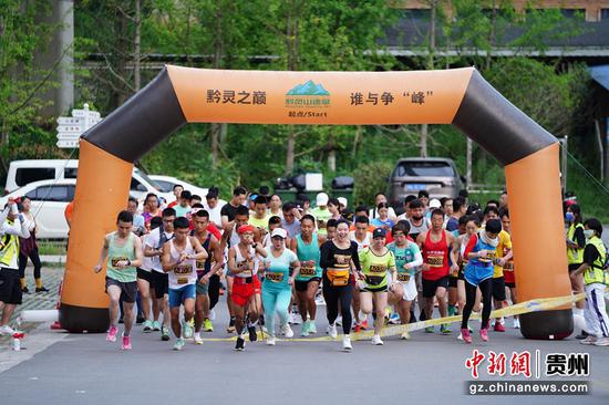 2022第十二届黔灵山速攀赛开赛 70余名选手“迎战”黔灵之巅