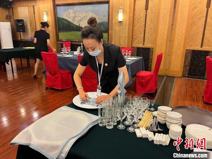 新疆星级饭店从业人员服务技能选拔赛拉开帷幕