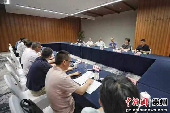 7月17日，国际知名数学家丘成桐与贵州省数学界专家学者座谈。瞿宏伦 摄