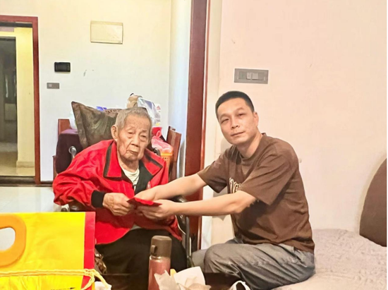 刚果（金）统促会贵州办事处慰问看望108岁黄埔抗战老兵