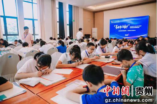 贵州中小学第十五届“贵青杯”书画比赛在筑举行