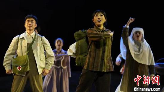 新疆昌吉州原創音樂劇《天山·誓言》在烏魯木齊公演