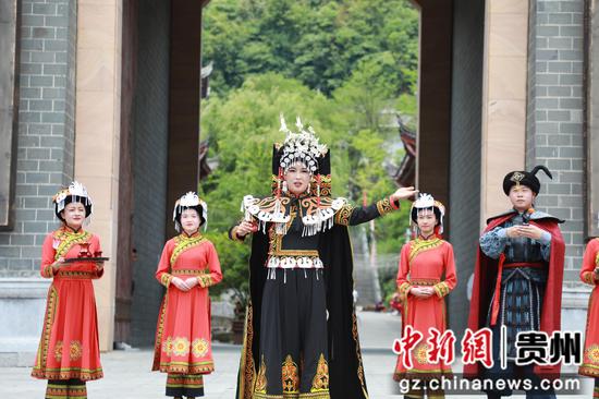 7月22日，大方县举行开城门迎宾仪式现场。周训贵 摄