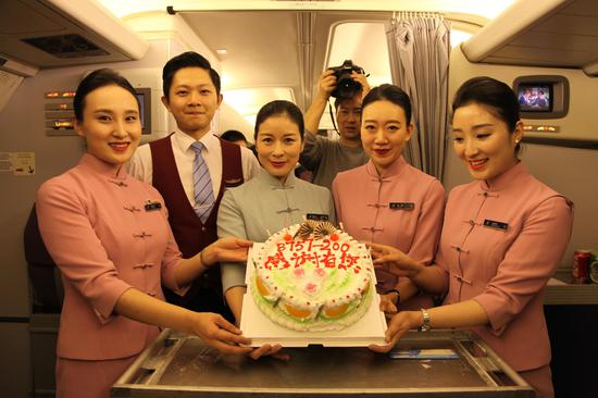 2018年，张汉云带班执行CZ6906航班，这也是南航最后一架波音757-200型客机的告别飞行。