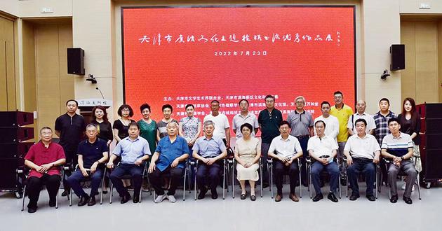 “天津市廉洁文化主题楹联书法优秀作品展”7月23日在天津市滨海美术馆开幕。