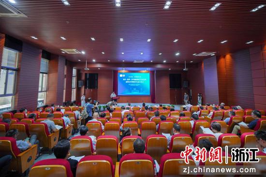 
两岸（温州）青年创新创业学术论坛暨温州市台湾研究中心成立现场。浙江工贸职业技术学院 供图