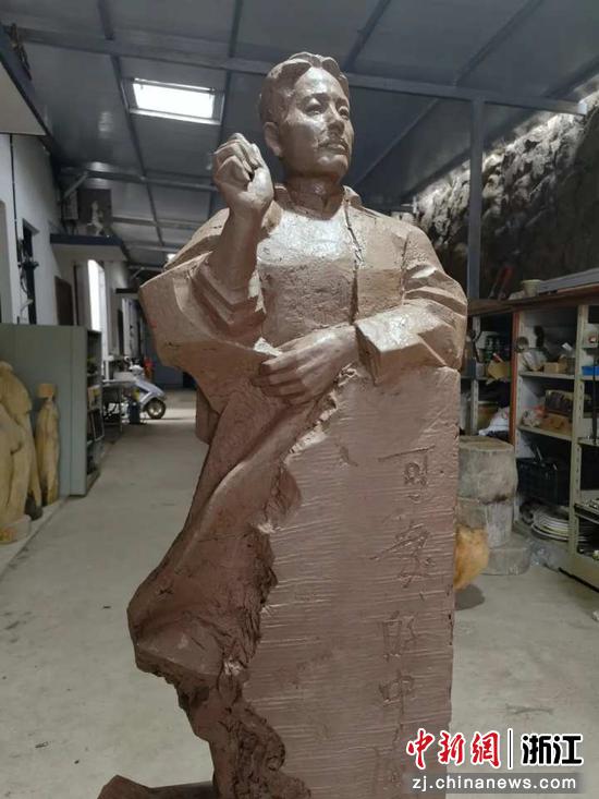 方志敏烈士塑像的泥稿。 浙商职院 供图
