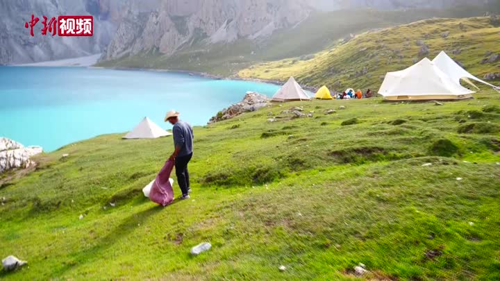 新疆用直升機清運網紅“打卡地”天堂湖垃圾