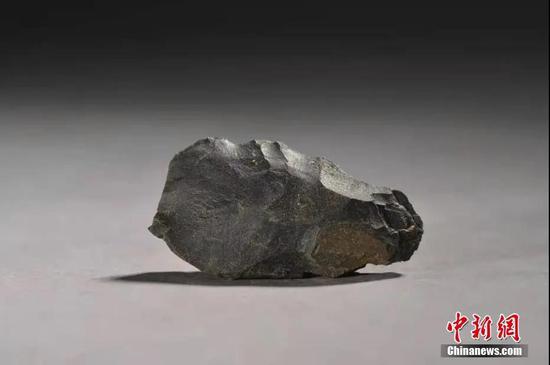 图为贵安招果洞遗址挖掘出的石器。贵州省文物考古研究所 供图