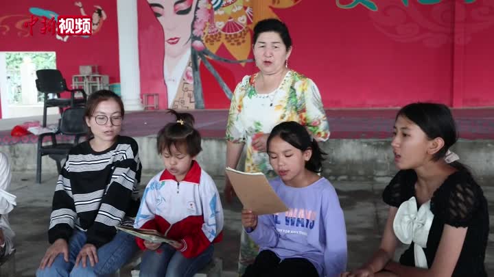 新疆庫車小學生暑期樂享“非遺”文化