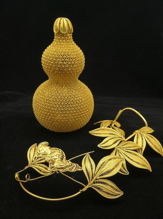 花丝镶嵌制作技艺：“底开口葫芦” 。新疆文旅厅供图