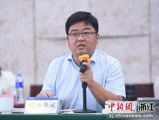 浙江清华长三角研究院绍兴中心主任欧阳华斌发言.王刚 摄