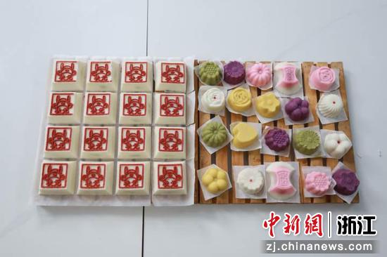 王小丽制作的状元尺糕和果蔬味尺糕。浙开大提供