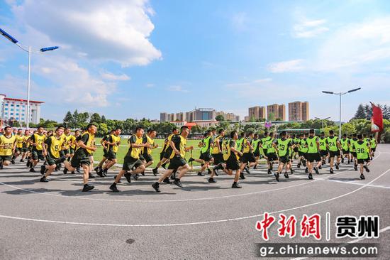武警贵州总队机动支队举行第五届“卫士杯”军事运动会