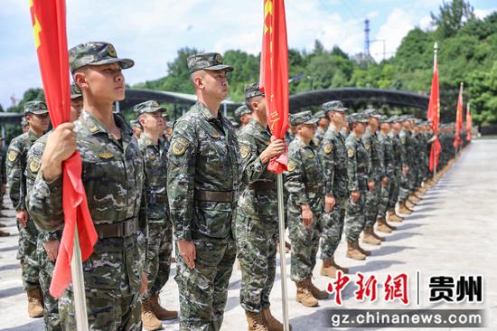 武警贵州总队机动支队举行第五届“卫士杯”军事运动会。