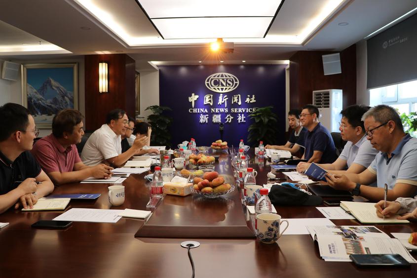 中國新聞社新疆分社社長李德華介紹了分社工作。

