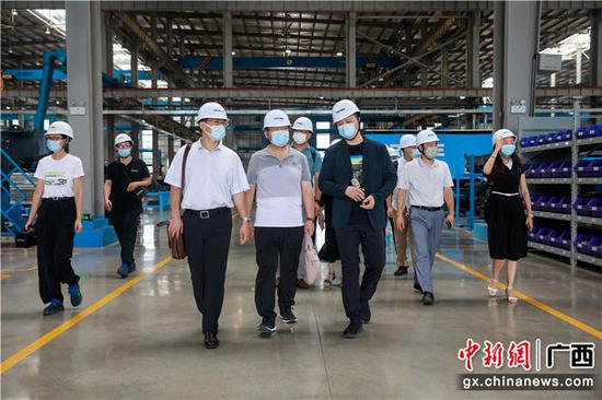 科技服务团走访南宁市绿色建材产业和智能制造产业的相关单位和企业。 廖章利 摄