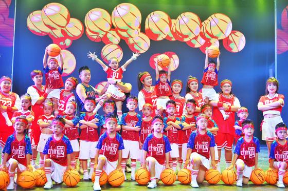 天津市首届少儿体育节主题夏令营开营现场展示活动。 佟郁 摄