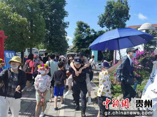 贵州警方：多措并举强化景区治安交通秩序维护 助力旅游产业提质增效