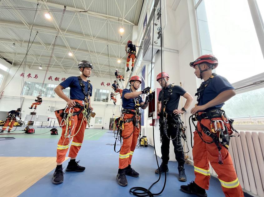 8月11日起，中國救援新疆機動專業支隊舉辦GRIMPDAY（格銳德）暨SPRAT國際繩索救援技術培訓正式開班。