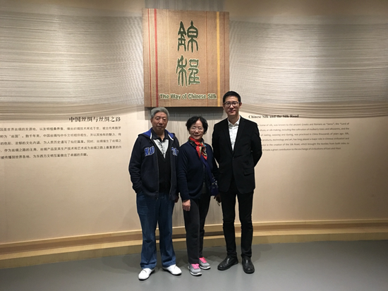 韦路与导师吴廷俊和师母在杭州