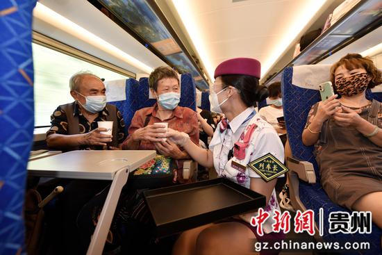 贵州旅游复苏增长“高铁游”成暑运热潮