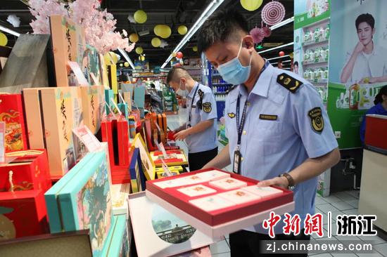 杭州开展月饼包装专项检查。杭州市市场监管局供图