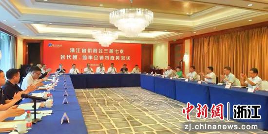 浙江省侨商会召开三届七次会长团、监事会领导成员会议。朱果 摄