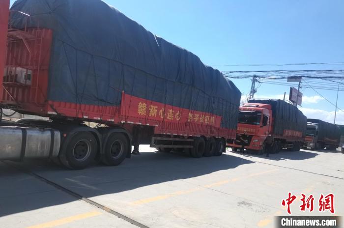 9月2日江西省首批5000件援疆抗疫应急物资从南昌起运。　新疆粮食和物资储备局提供