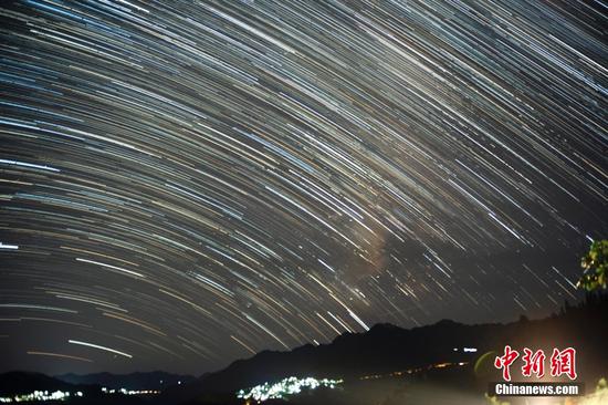 贵州省从江县加鸠镇高台村的夜晚，星空璀璨。吴德军 摄
